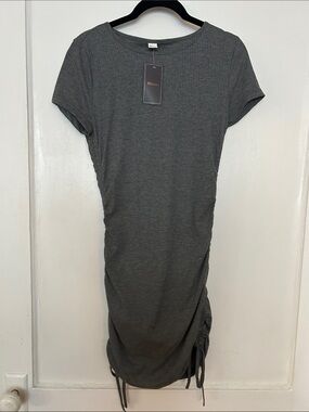 Milumia Ribbed Short Sleeve Midi Dress in Charcoal
